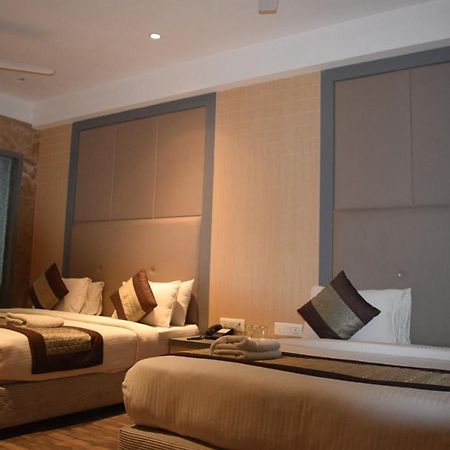 Hotel Superb 5 Mins Walk From New Delhi Station Dış mekan fotoğraf